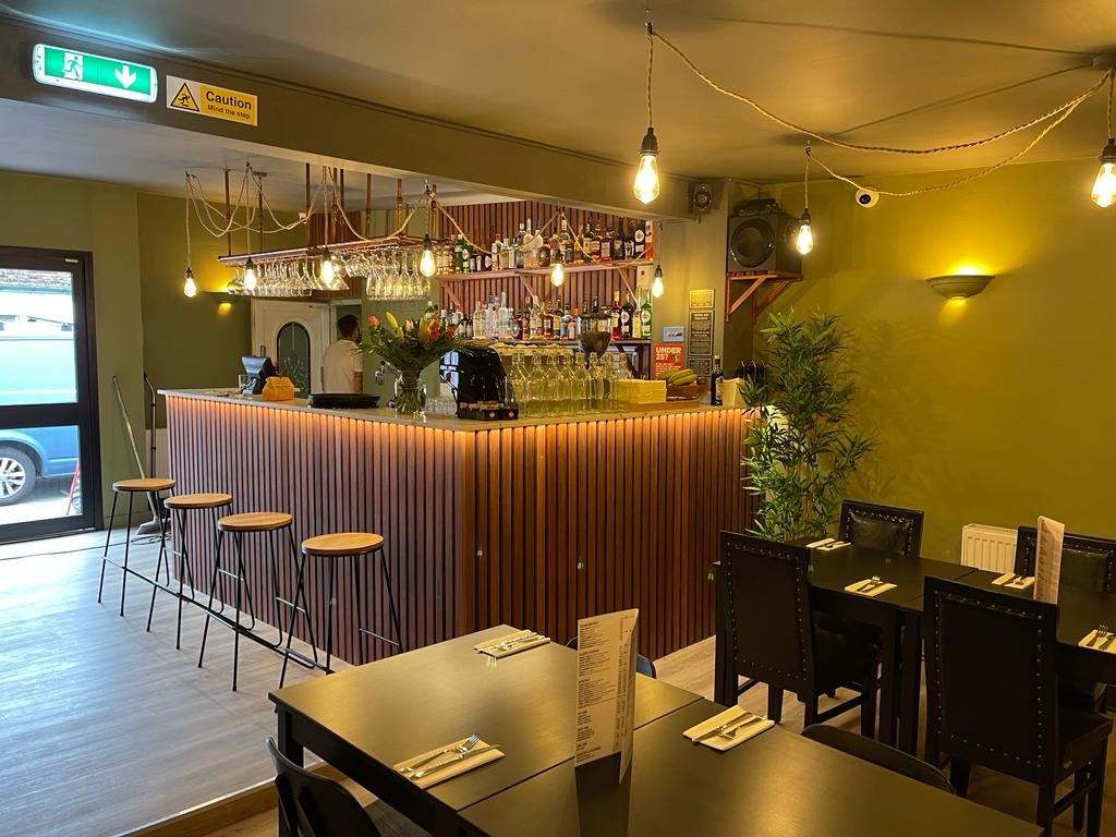 Le 5 Terre: bespoke slatted bar