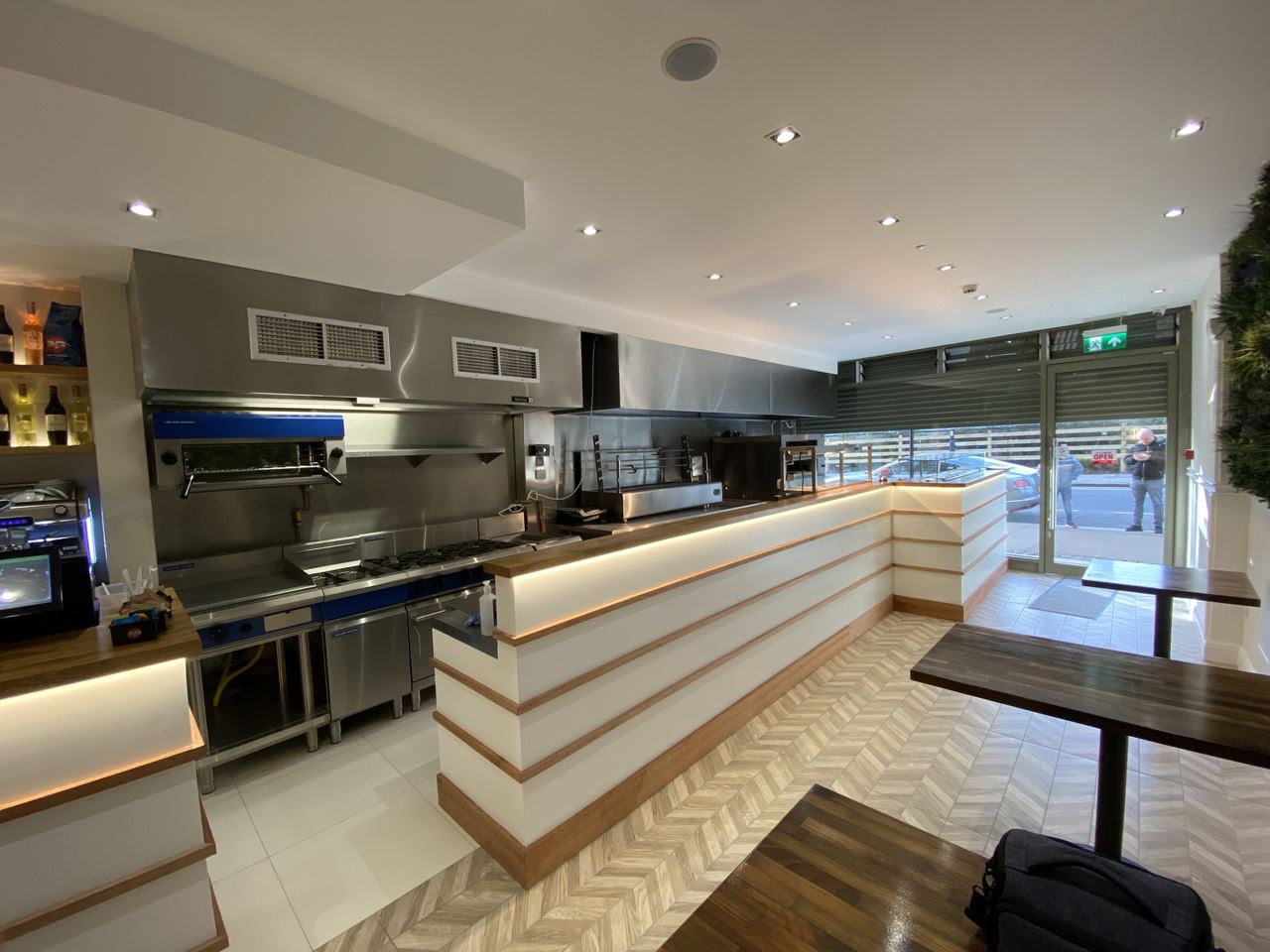 Milano Pizzeria: servery and kitchen line
